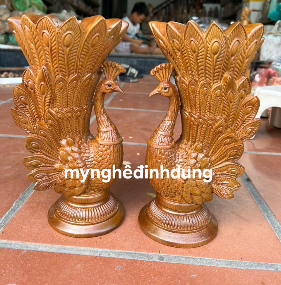 Cặp  chim công cắm hoa phong thủy cầu tài lộc bằng gỗ bách xanh thơm nức cao 30x15x12cm