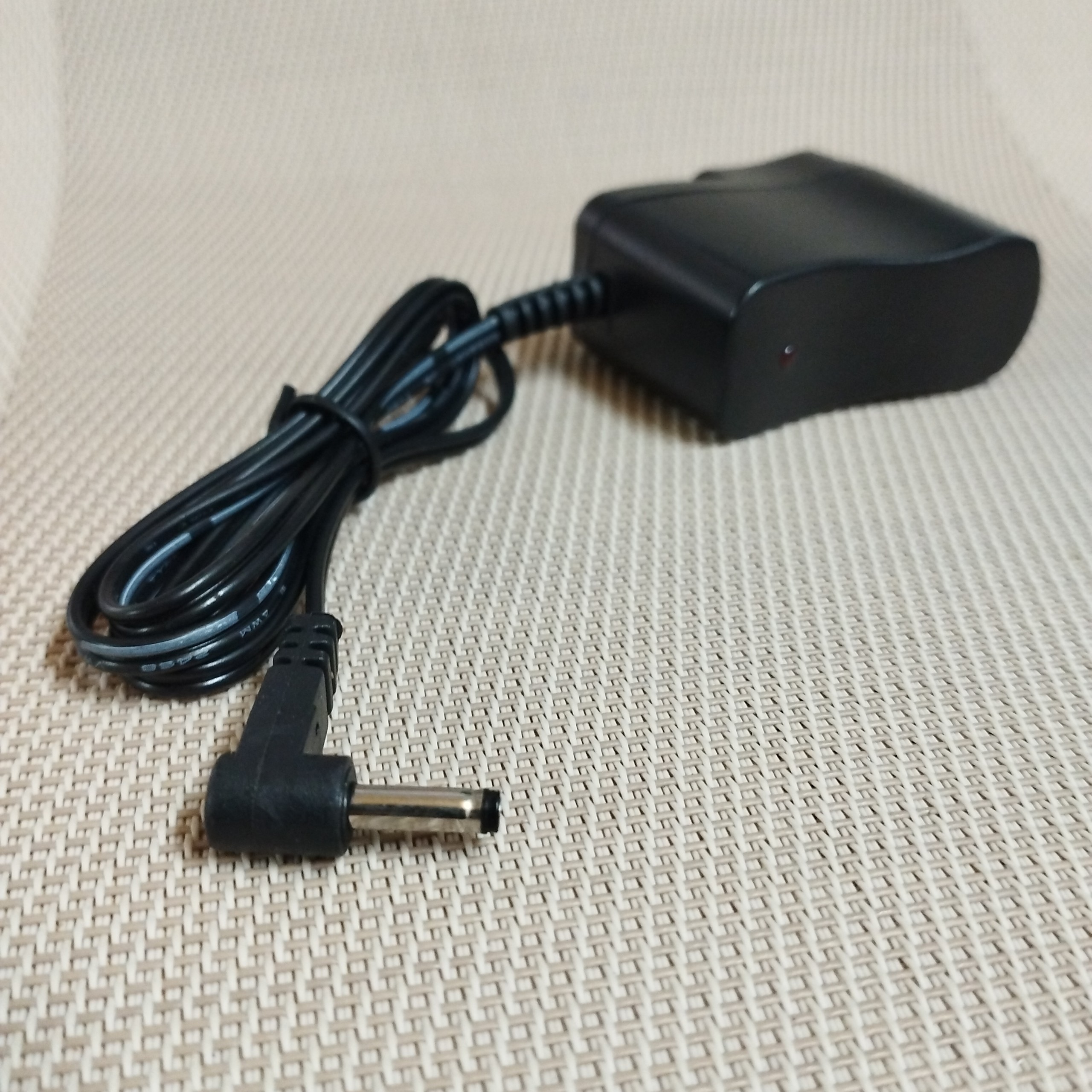 Củ sạc pin 4.8V chân tròn đường kính 3.5mm