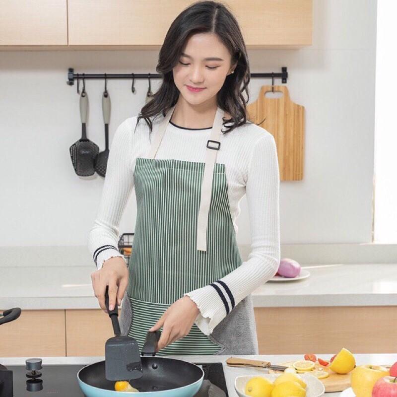 Tạp Dề Hoa To, Có Khăn Lau Bên Hông Tạp Dề Chồng Thấm