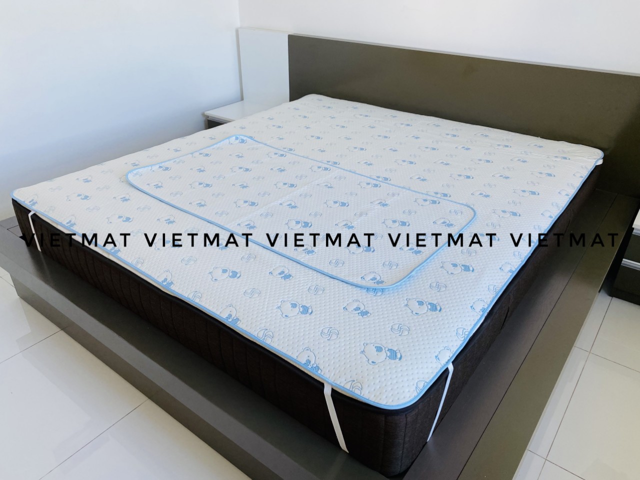 Tấm Lót Chống Thấm VIETMAT Màu Xanh (Size 80 x 120 cm)