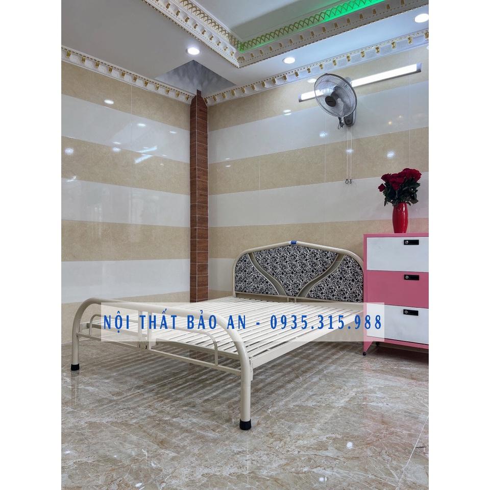 Giường sắt 1m6 x 2m 