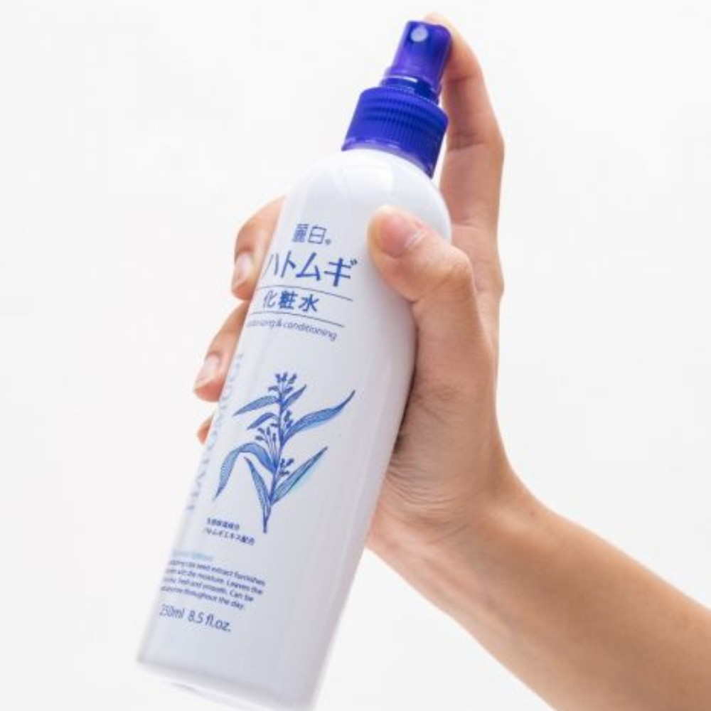 Xịt khoáng Hatomugi The Mist Lotion 250ml chiết xuất từ hạt ý dĩ giúp làm dịu da