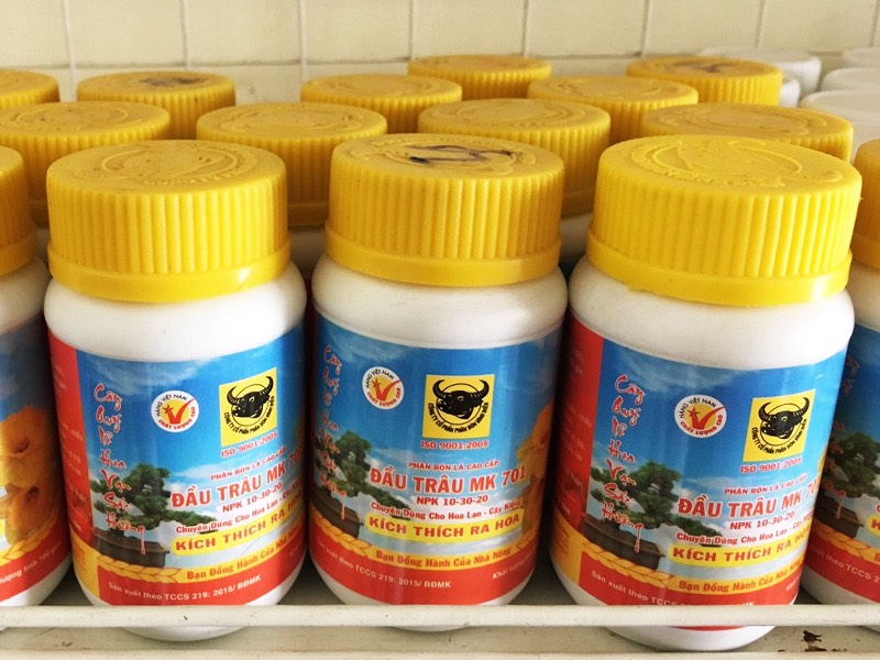 Phân Bón Đầu Trâu MK 701 Kích Thích Ra Hoa Cho Hoa Hồng, Hoa Lan, Phân Bón Chuyên Dùng Cho Hoa ,Cây Cảnh