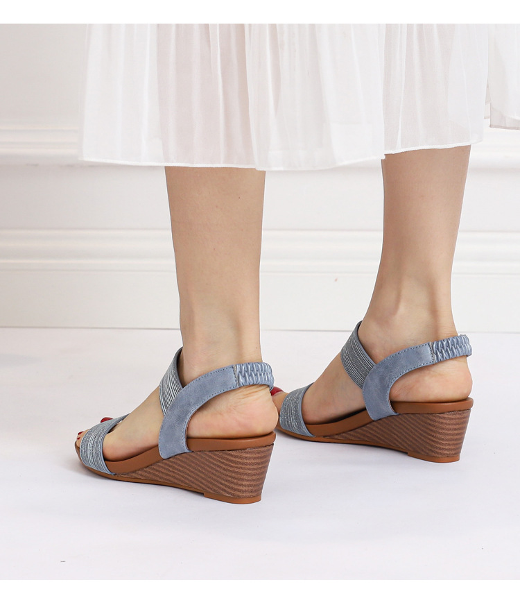 Tên sản phẩm: Giày quai ngang nữ giày sandals nữ dép quai hậu nữ cao 5 cm Mã 1418- 169A