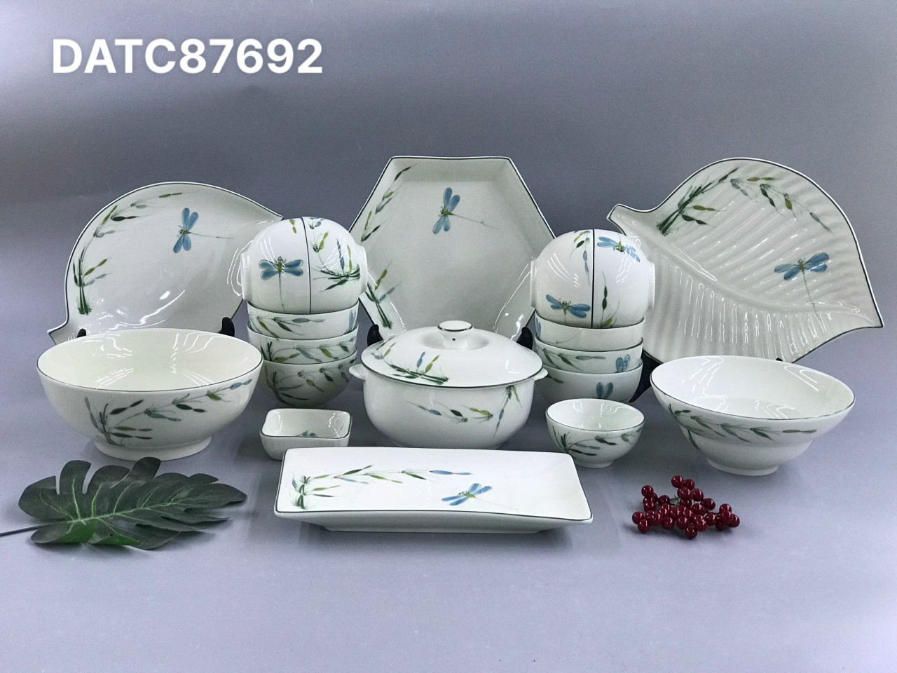 BỘ BÁT ĐĨA TRÚC CHUỒN MEN KEM.
