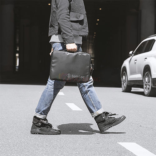 Túi đeo chéo Tomtoc Urban Codura shoulder bags for ultrabook 15 inch H14-E02D - Hàng chính hãng