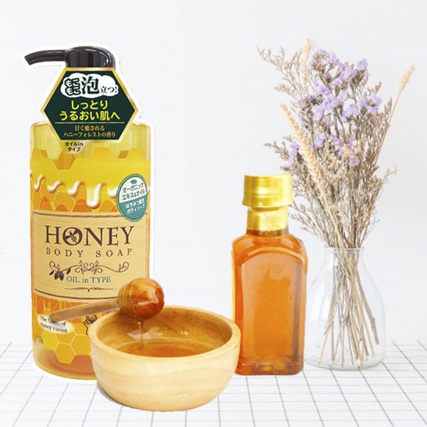 Sữa tắm trắng Nhật Bản Honey Oil in type 500ml