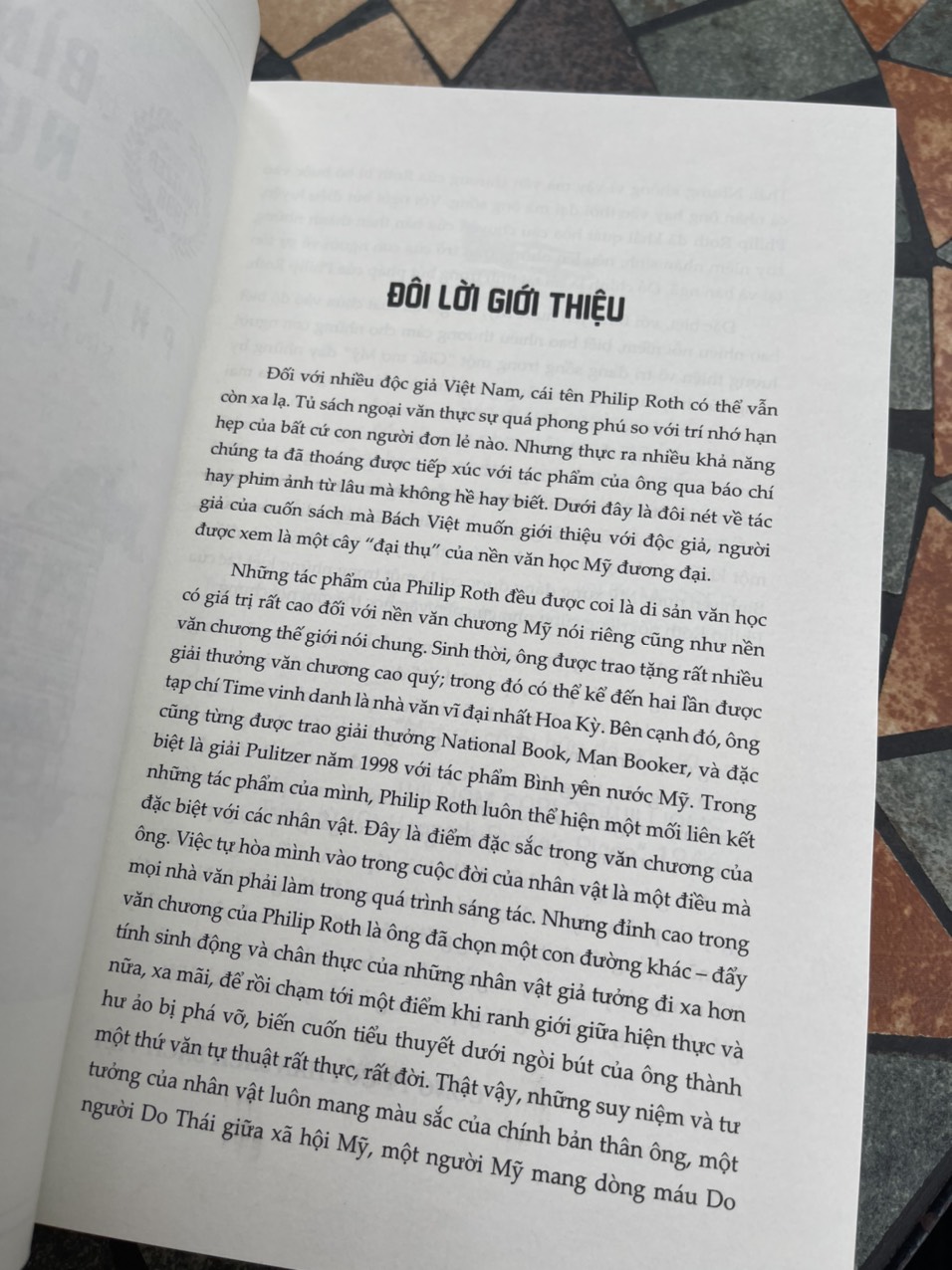 (Giải thưởng Pulitzer 1998) BÌNH YÊN NƯỚC M Ỹ – Philip Roth – Kiều Hòa và Thúy Quỳnh dịch – Bách Việt – NXB Lao Động (Bìa mềm)