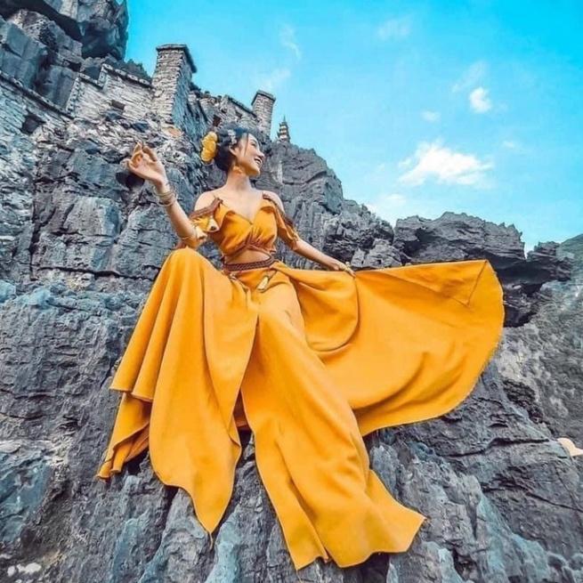 Đầm váy maxi thổ cẩm lụa có mút ngực vàng xanh đỏ 2 dây cổ V xẻ đùi đi biển dự tiệc dạo phố bigsize gợi cảm sexy