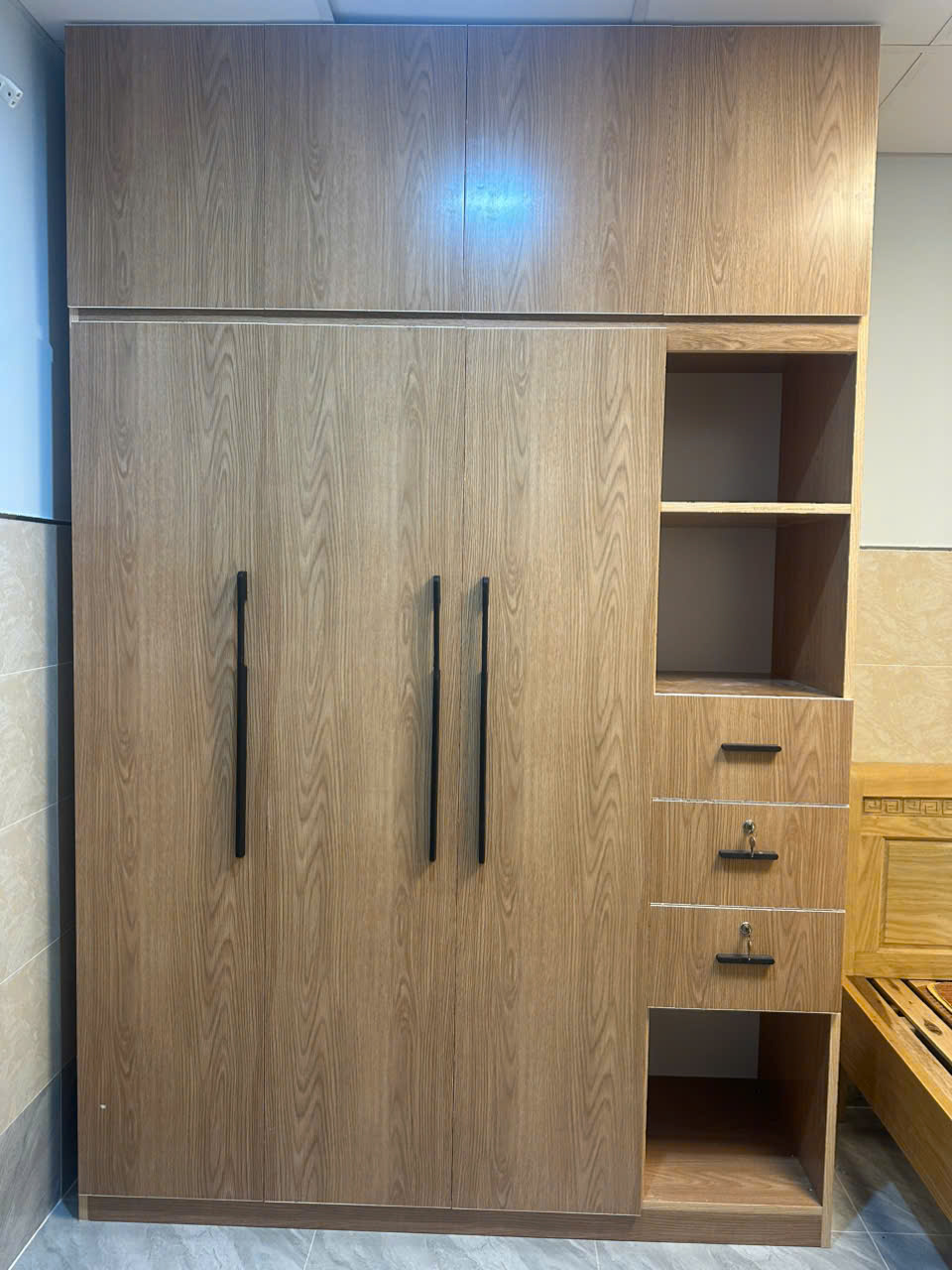 Tủ áo Ecoplast cánh mở kèm kệ Juno Sofa KT 1m6 x 2m6