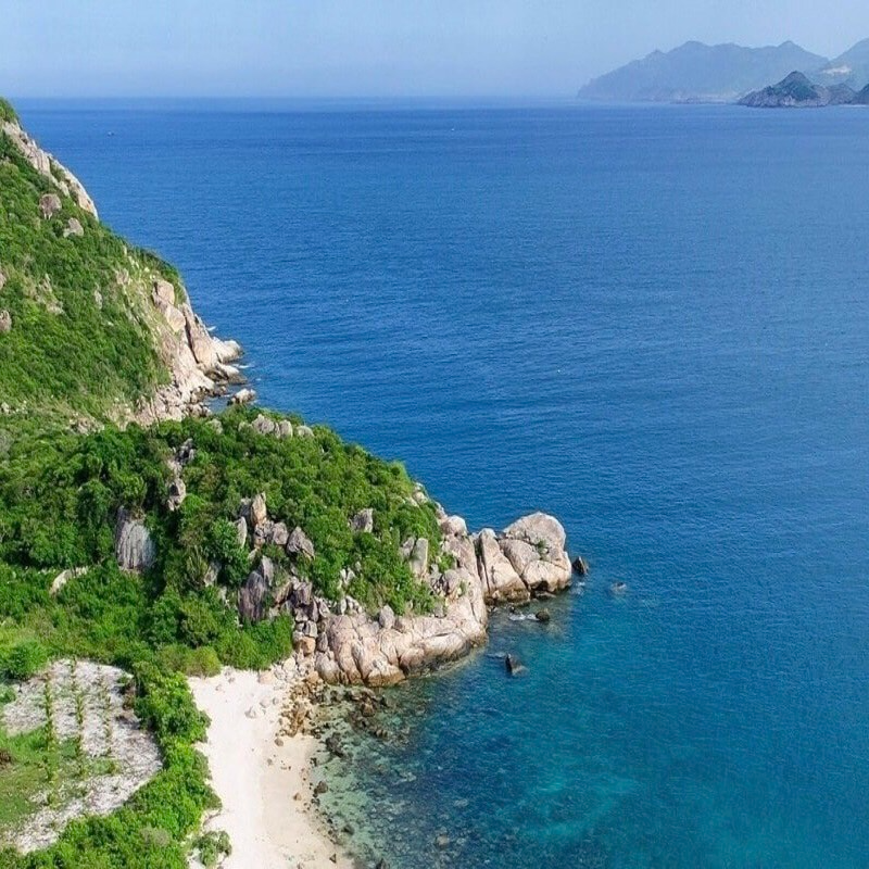 Tour Vĩnh Hy - Nét Đẹp Hoang Sơ 2N2Đ - Vịnh Vĩnh Hy - Ninh Hải - Mũi Cá Ông - Hang Yến - Hòn Rùa - Hang Rái - Ninh Chữ - Tháp P0klong Grai - Làng Gốm Bàu Trúc