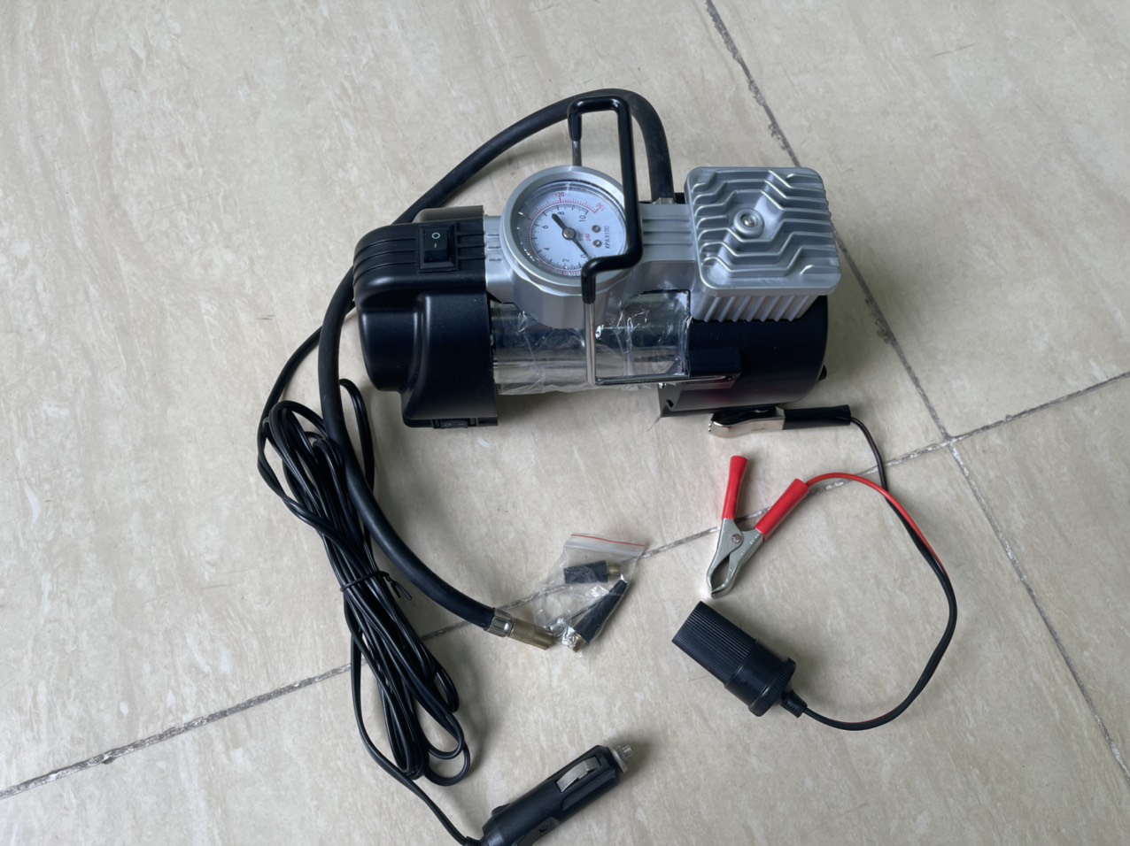 Máy bơm hơi lốp xe 12V chuyên dụng cho xe hơi 4-7 chỗ