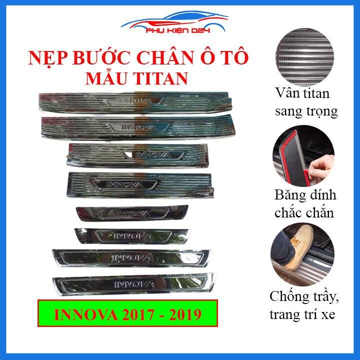 Bộ ốp bậc cửa trong ngoài nẹp bước chân Innova 2017-2018-2019 vân Titan chống trầy trang trí xe