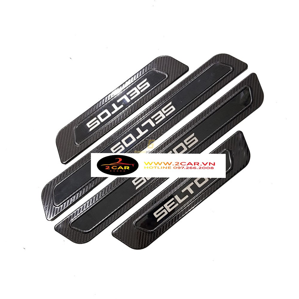Ốp bậc cửa, nẹp bước chân trong, ngoài Carbon xe Kia Seltos 2020- 2021- 2022, vân cacbon cao cấp