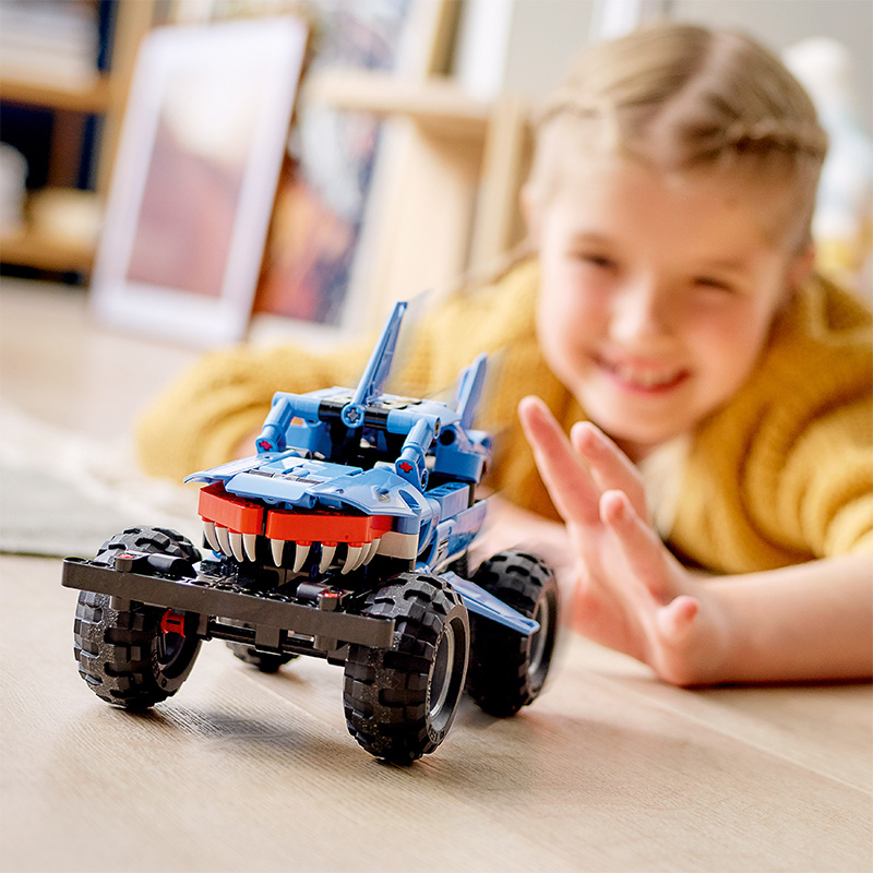 Đồ Chơi LEGO TECHNIC Chiến Xe Monster Jam Megalodon 42134