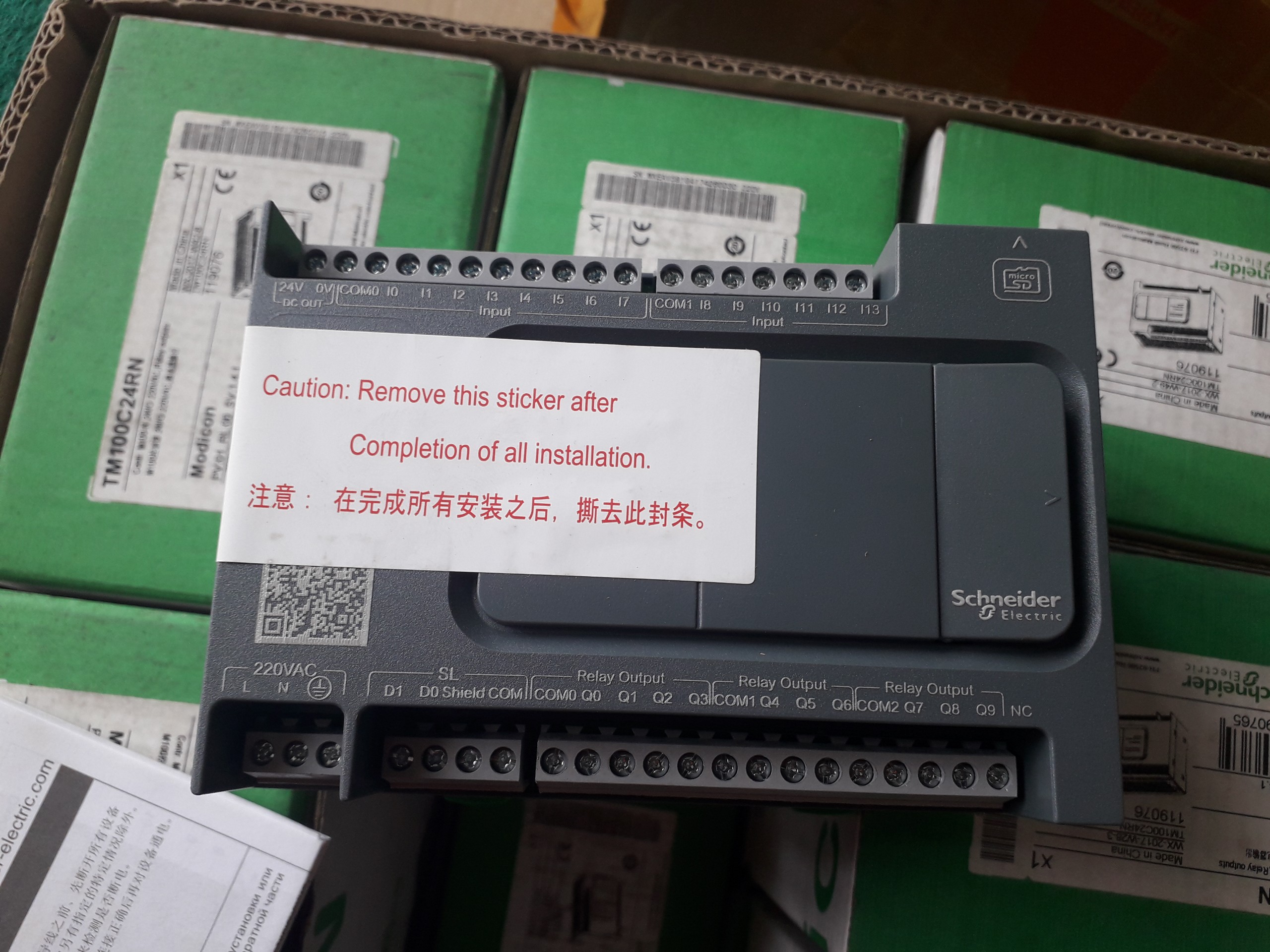 Bộ điều khiển lập trình PLC TM100C24RN Schneider 24 I/O