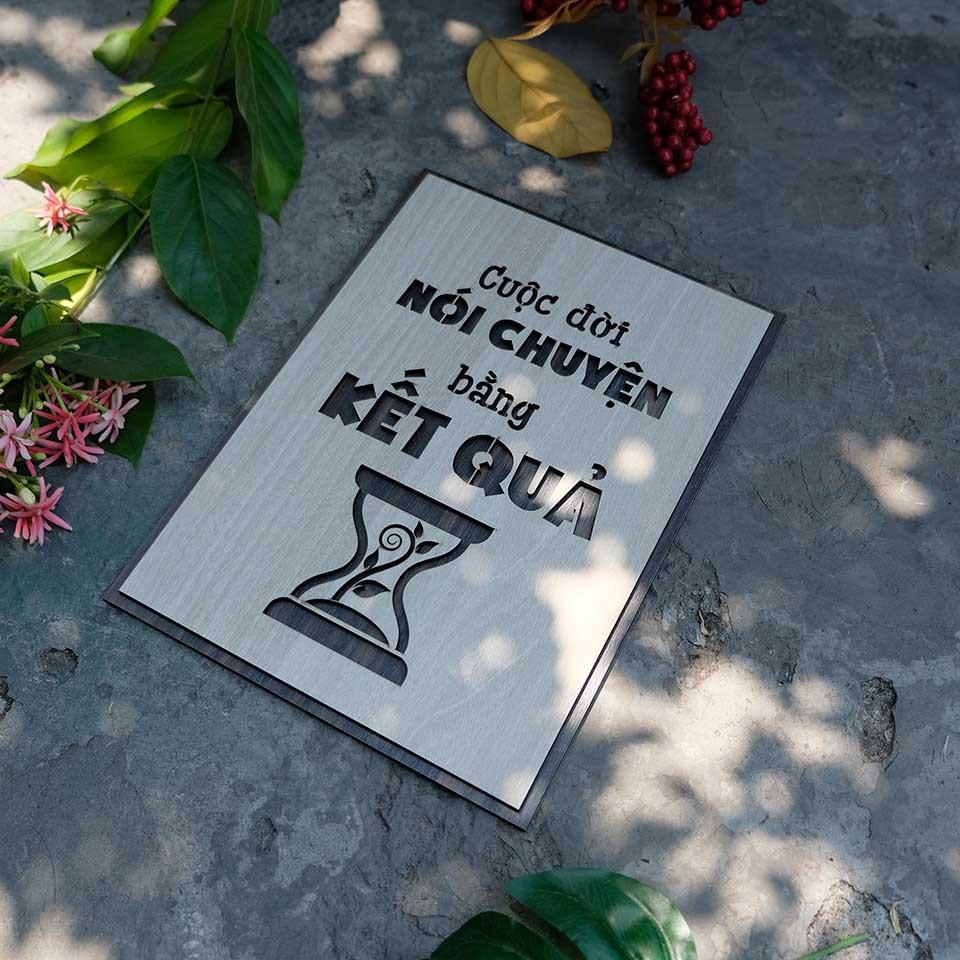 Tranh gỗ tạo động lực mã TBIG024 - "Cuộc đời nói chuyện bằng kết quả"