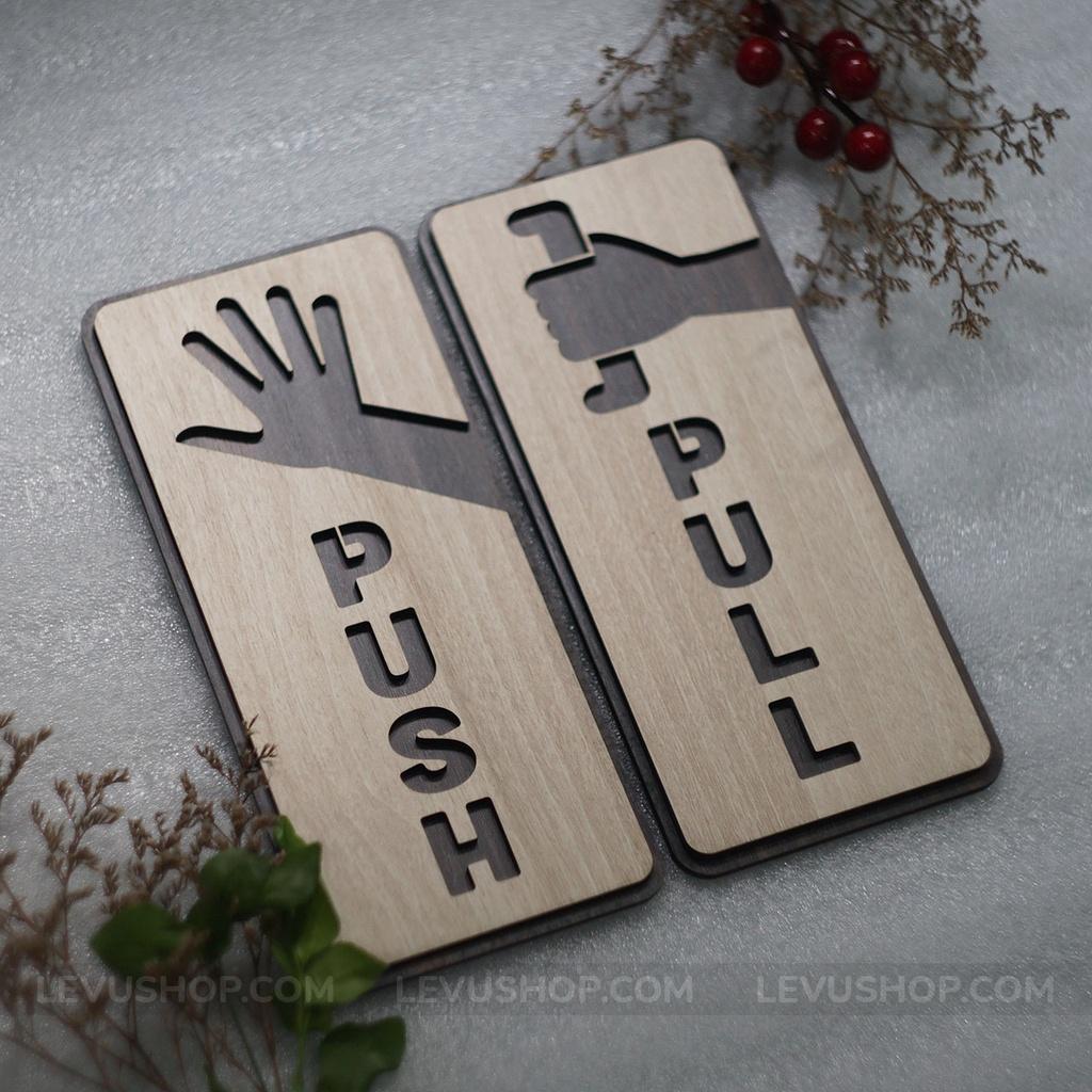 Bảng gỗ vintage Pull Push LEVU TP04 décor cách mở cửa kính ra vào