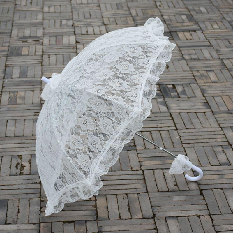 Dù phối ren màu trắng độc đáo trang trí cho tiệc cưới