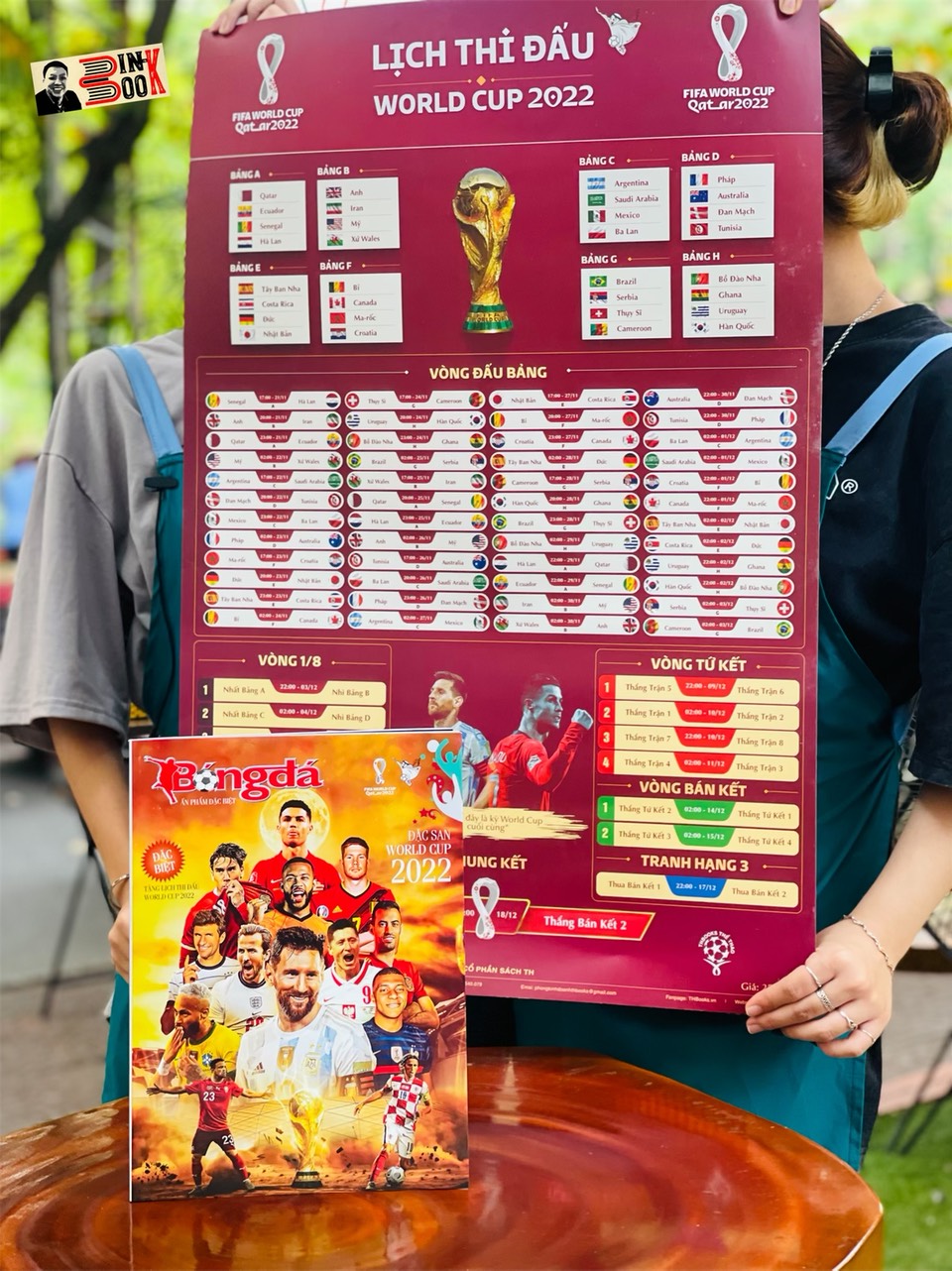 LỊCH THI ĐẤU WORLD CUP 2022 - KHỔ 53x79cm + ống gỗ vận chuyển