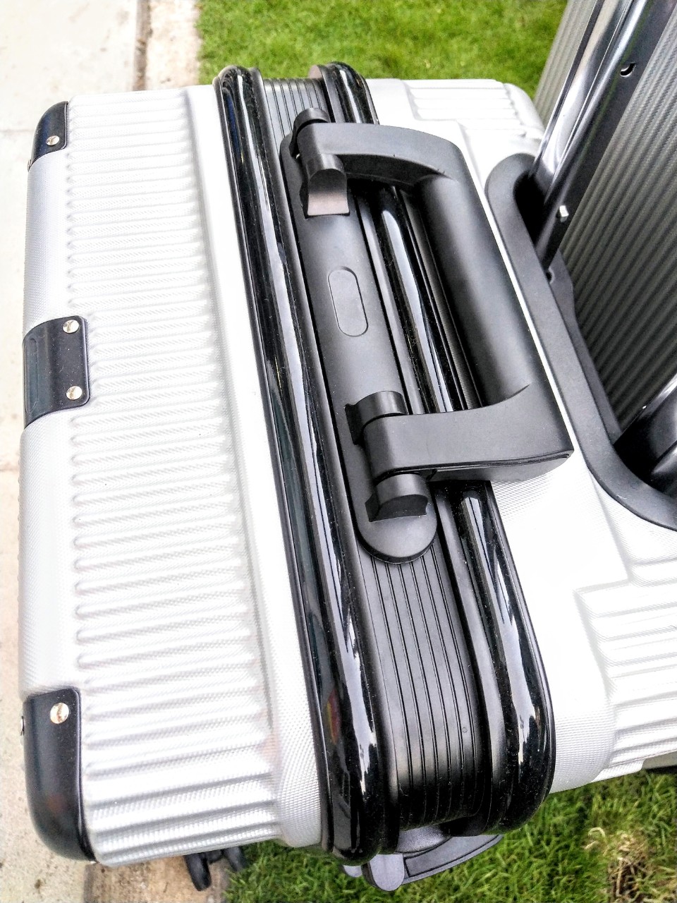 Hình ảnh Vali du lịch khung nhôm khóa sập cao cấp chống bể vỡ bảo vệ hành lý tuyệt đối