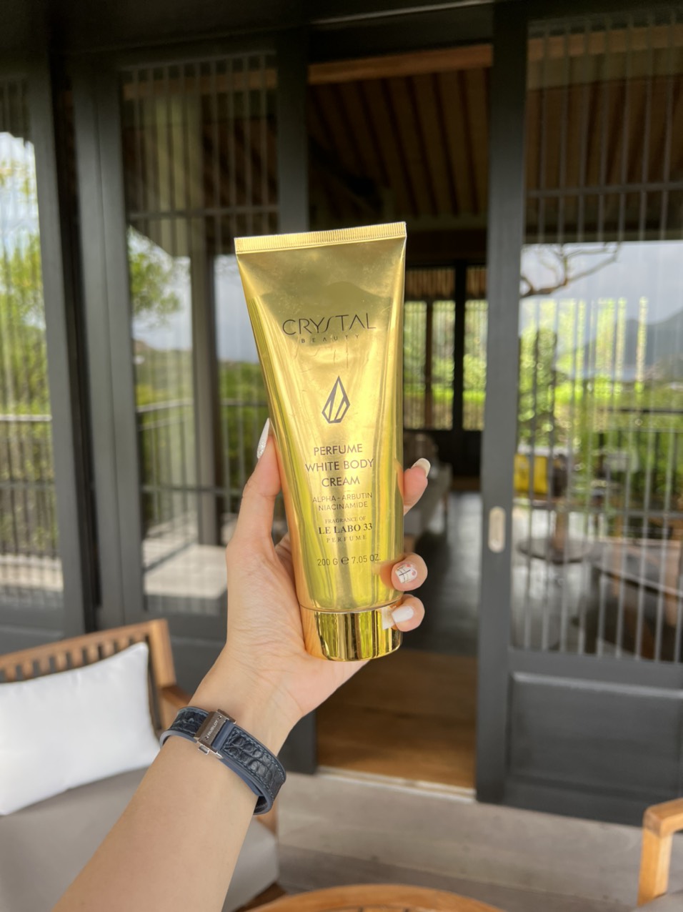 Dưỡng thể Body Crystal Perfume White Body Cream- giúp nâng tone da ngay tức thì, xóa mờ thâm sạm, giúp da sáng hồng, rạng rỡ và đều màu