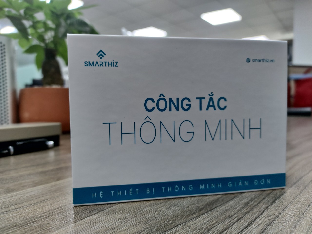 Công tắc thông minh Smarthiz WiFi 4 nút 2 dây điều khiển bằng tiếng Việt