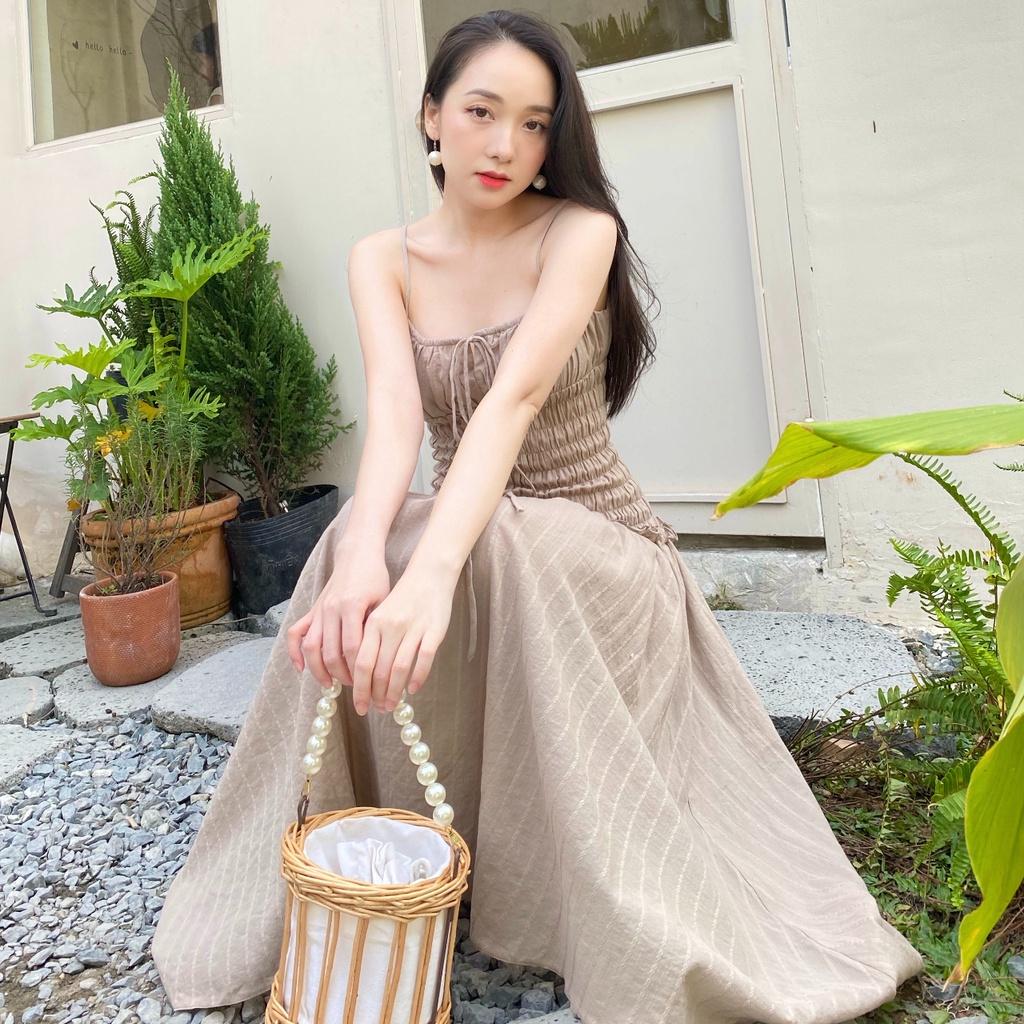 KIOBI - Đầm Moonlight form midi 2 dây ôm ngực, hạ eo nhún smocking, tùng xòe, vải linen xô thêu nâu - KID2112269N