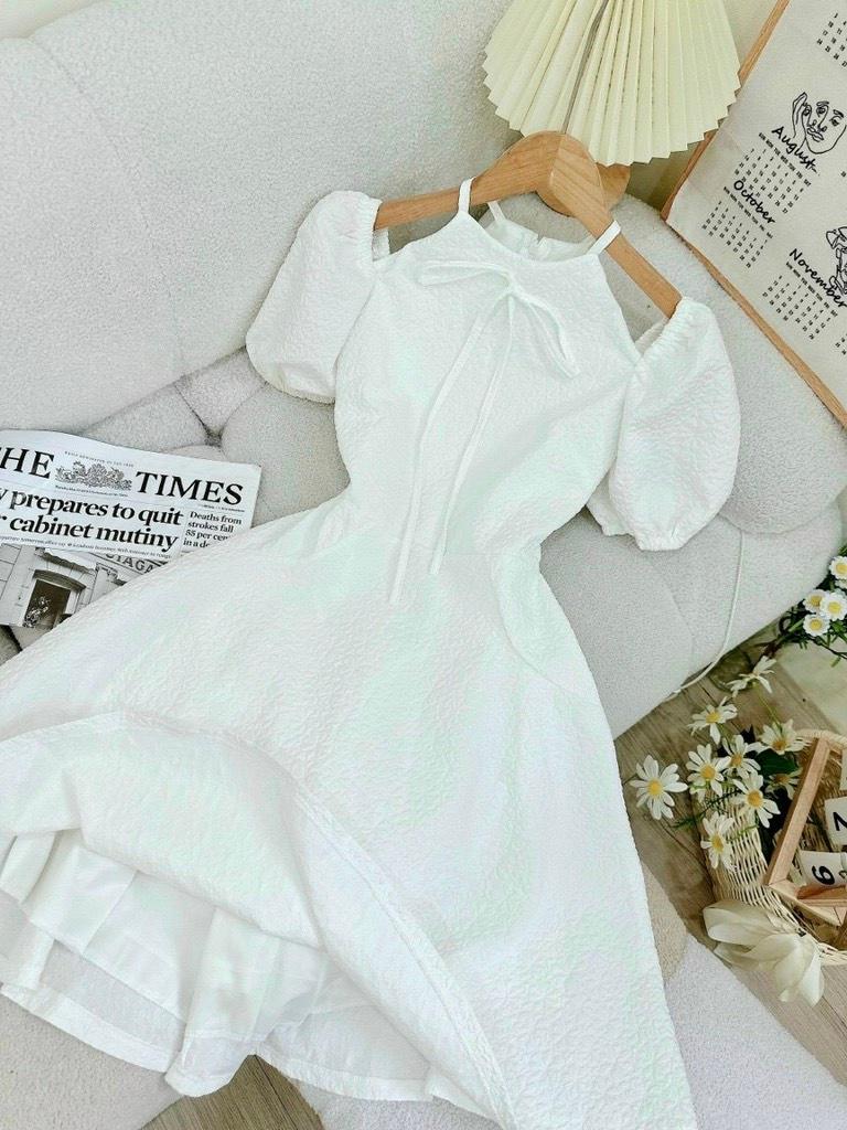 ĐẦM XÒE GẤM CỔ YẾM KHOÉT VAI TAY PHỒNG 14408