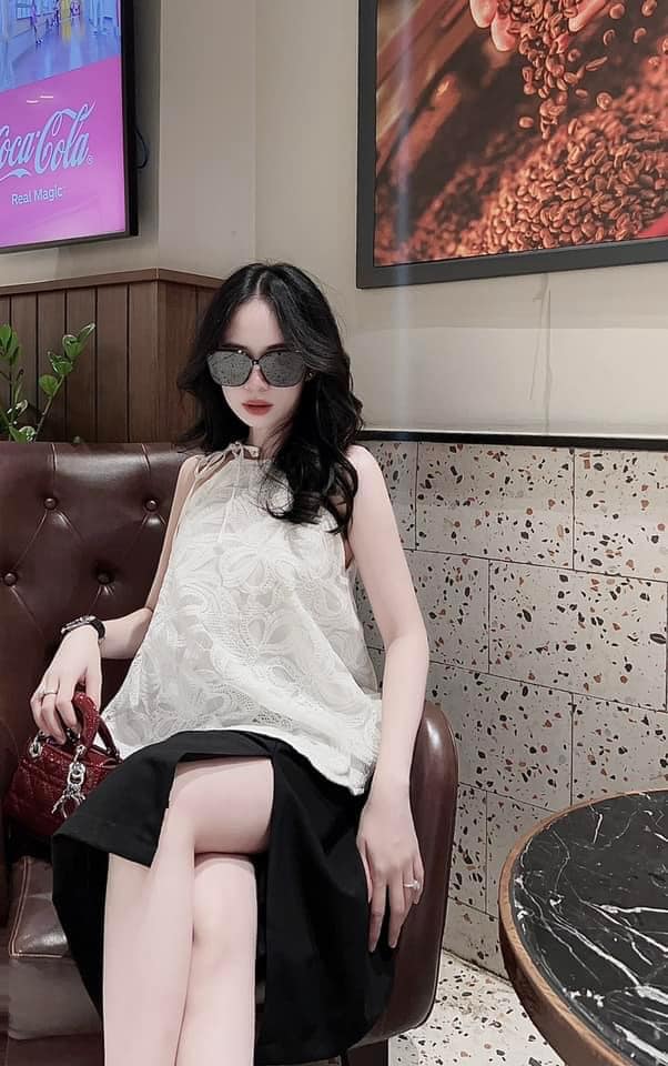Áo cổ yếm chất liệu ren nơ tiểu thư
