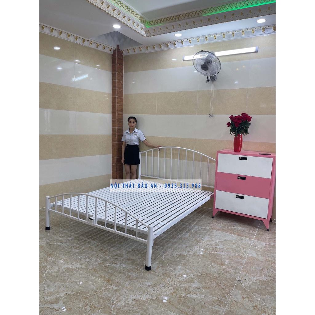 Giường sắt Kiểu Cổ Điển 1MX2M