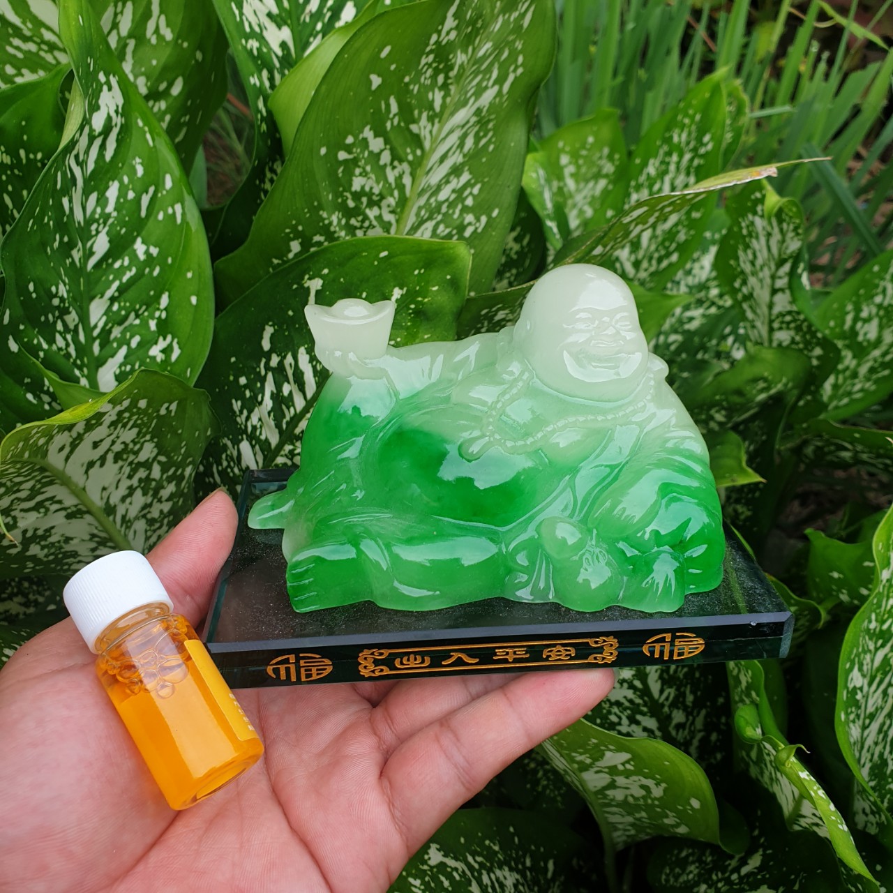 Tượng phật di lặc ngọc đá phong thủy có ngăn nước hoa gắn ô tô, để bàn làm việc
