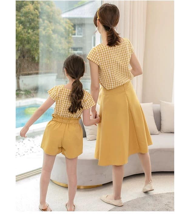 Set áo caro phối chân váy cho mẹ và quần short cho bé