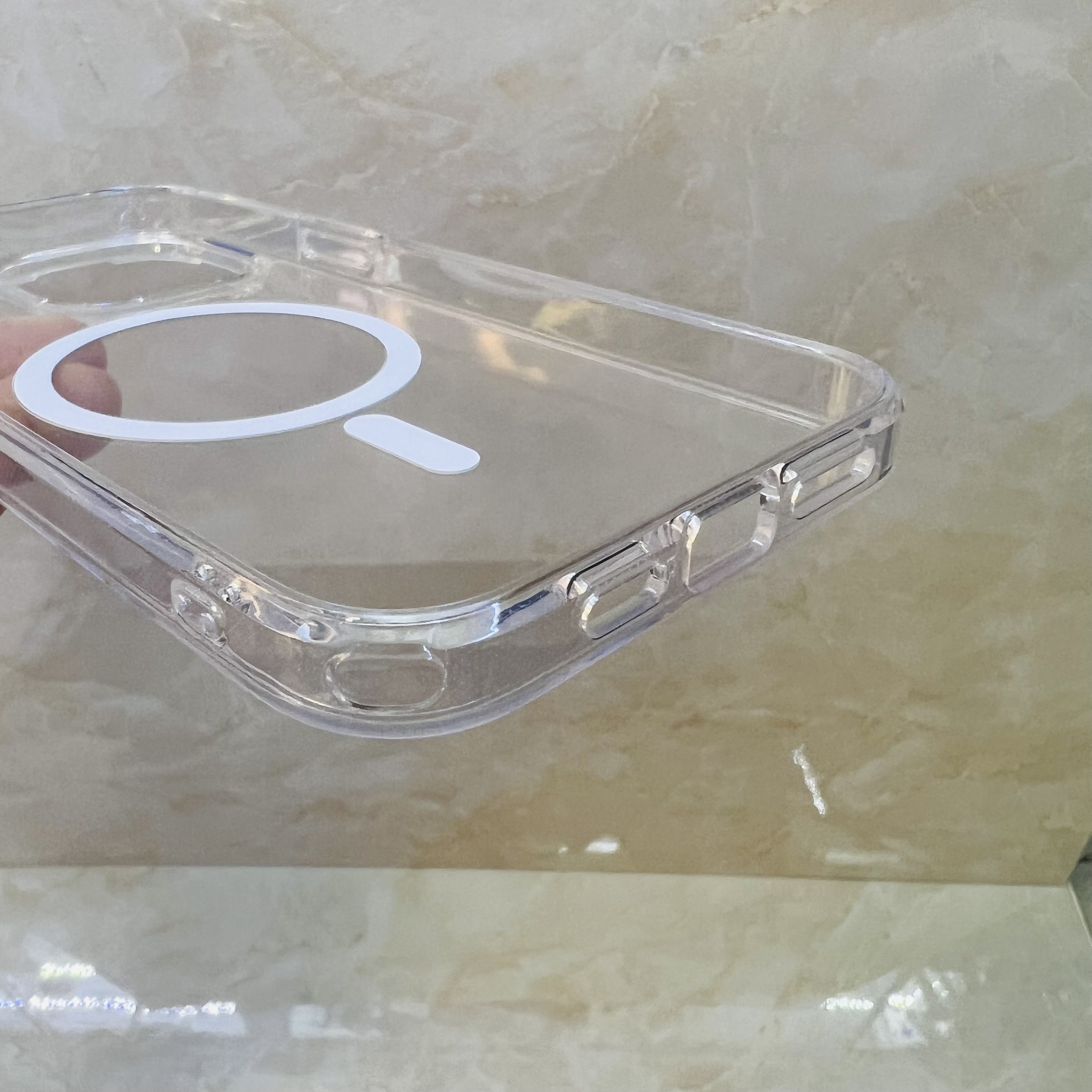 Ốp lưng Likgus trong suốt dành cho iPhone 14 Pro Max hỗ trợ sạc không dây - hàng chính hãng