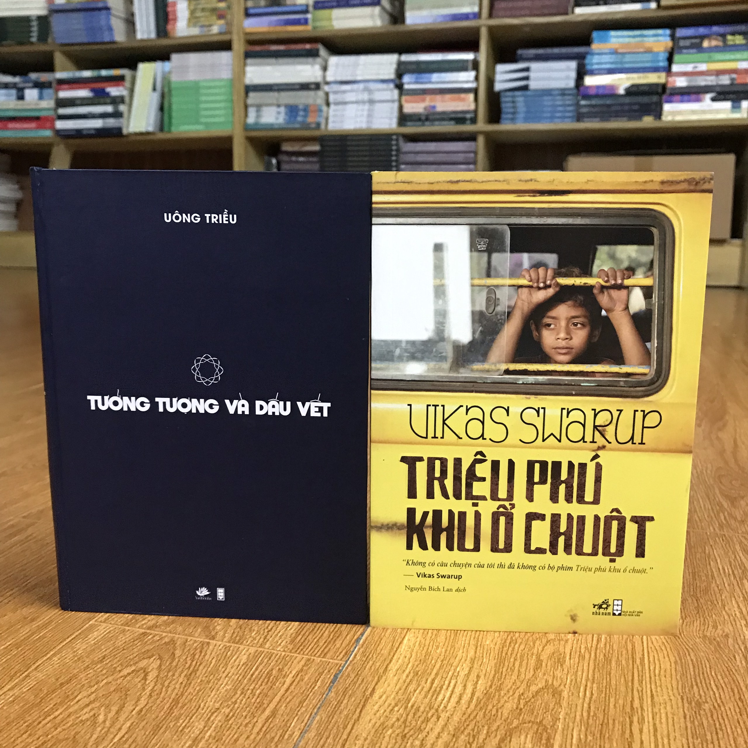 Combo sách văn học: Triệu Phú Khu Ổ Chuột + Tưởng Tượng Và Dấu Vết (tặng kèm bookmark)