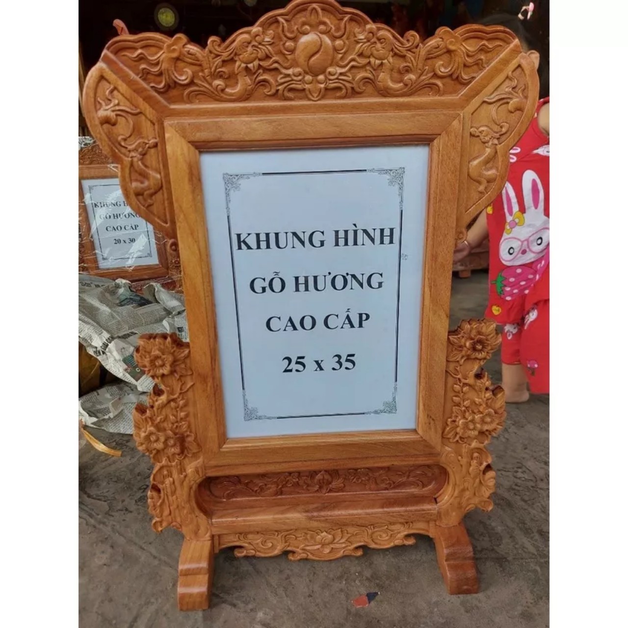 Khung ảnh thờ,khung hình thờ gỗ gõ cao cấp chạm khắc hoa mai  20 x25 cm