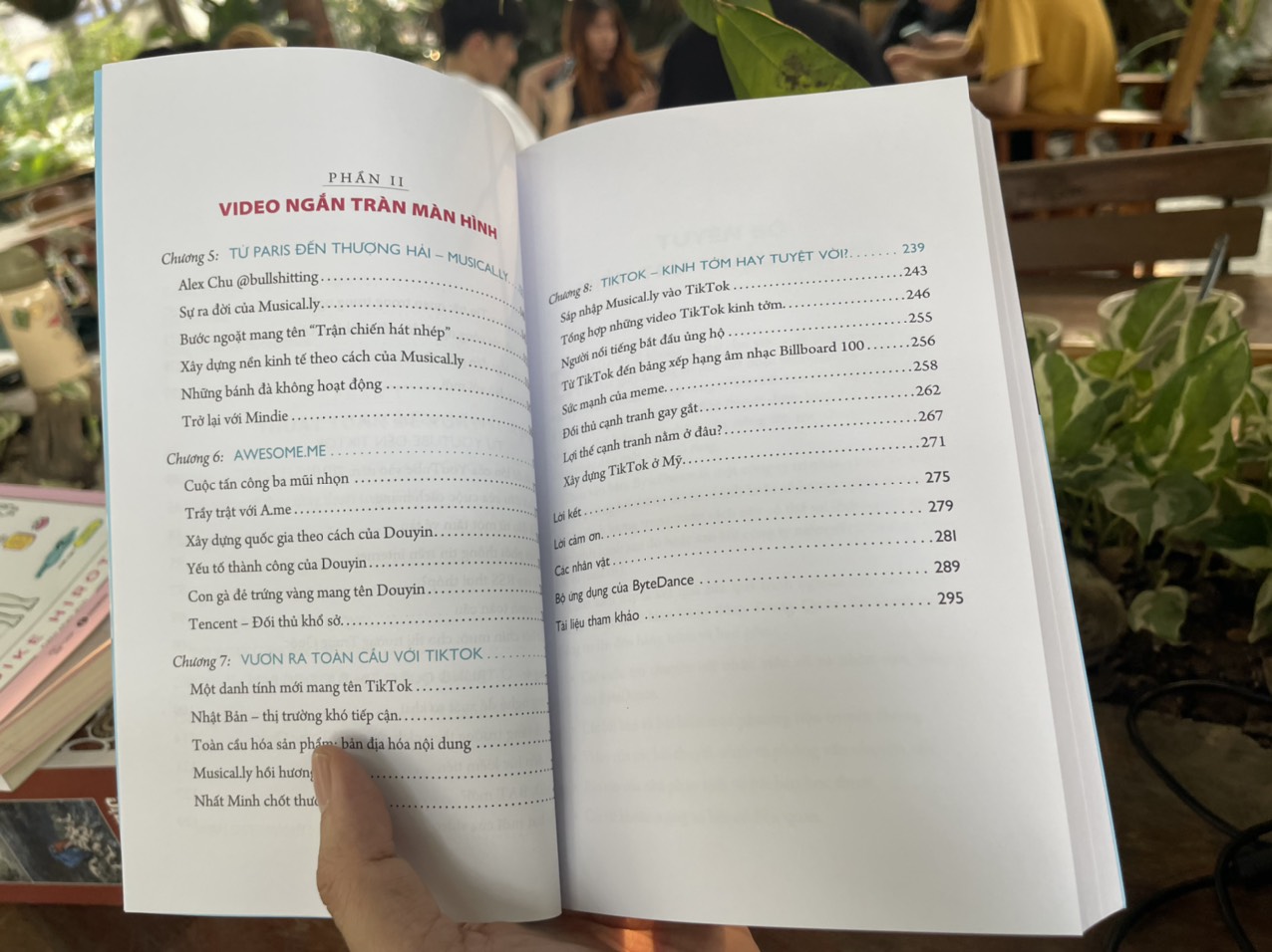 T. IKTOK KHUYNH ĐẢO THẾ GIỚI NHƯ THẾ NÀO? – Matthew Brennan - Vân Anh và Ngọc Diệu dịch – SAIGON Books – NXB Thế Giới (Bìa mềm)