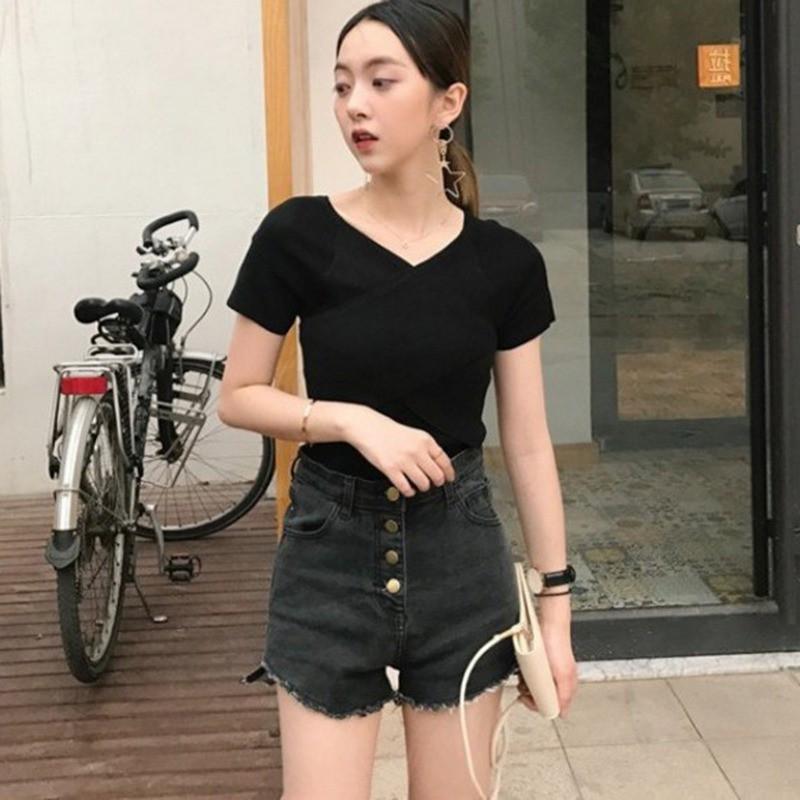 Áo thun nữ tay ngắn cổ chữ V