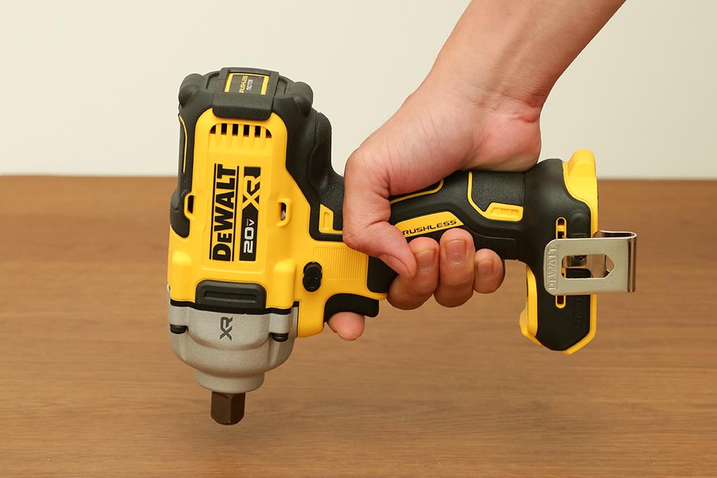 MÁY SIẾT BULONG CẦM TAY 20V 760MWO DEWALT DCF892M2 - HÀNG CHÍNH HÃNG