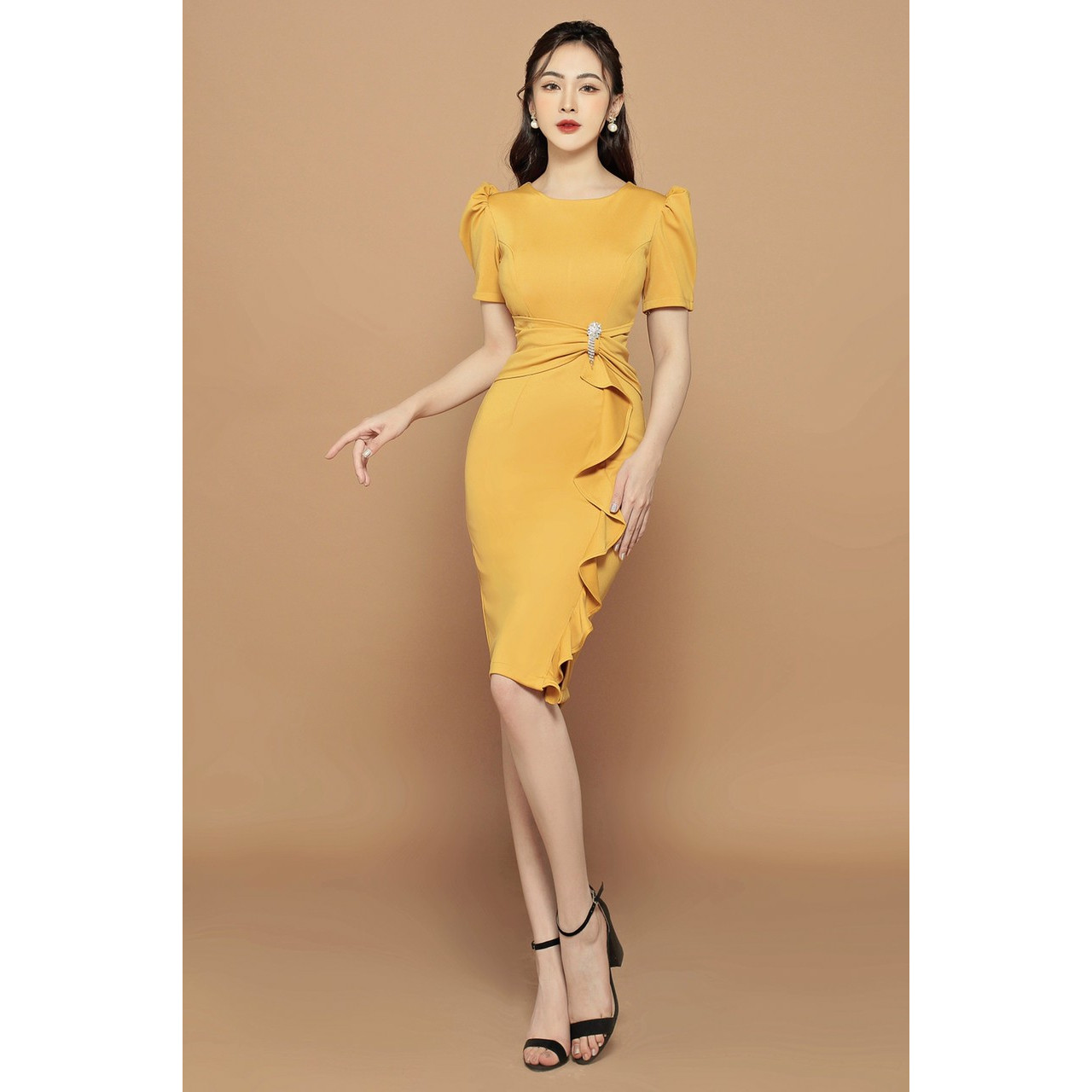 Đầm body tay phồng xinh xắn