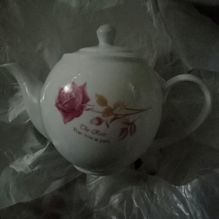 Ấm trà Hoa Hồng Bát Tràng sứ trắng đẹp Dung Tích 500 ml