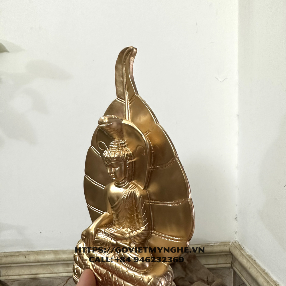 Tượng đá trang trí phòng thờ tượng Đức Phật Thích Ca ngồi thiền định trong tòa rắn Naga - Màu nhũ đồng - Cao 20cm