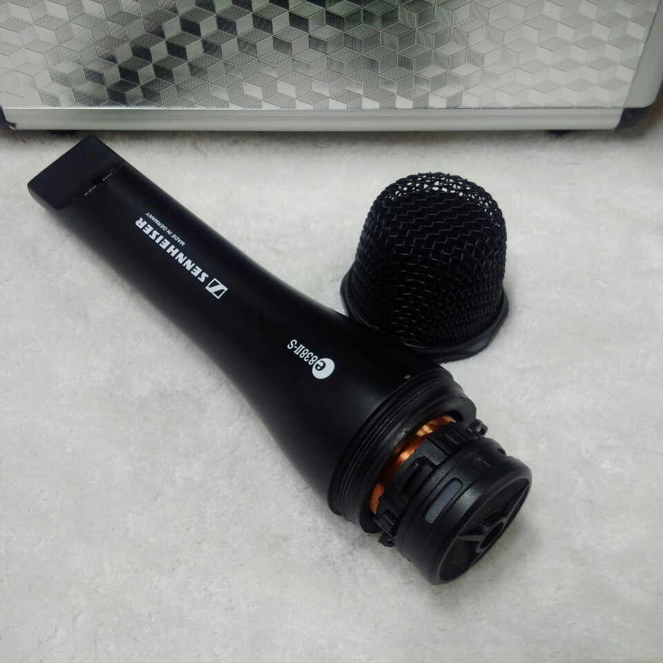 Micro có dây Sennheiser 838II-S - Thiết kế bắt mắt, sang trọng - Chất âm nhẹ, siêu sáng - Bắt âm nhạy, chống hú, chống nhiễu tốt - Dây dài 5m - Hàng nhập khẩu