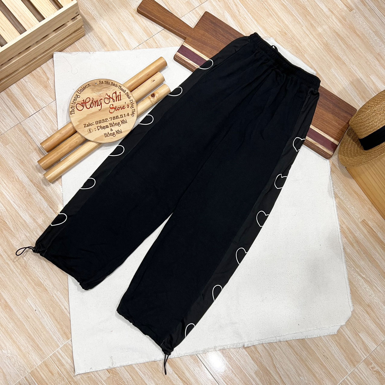 Quần Jogger Line Trái Tim Ulzzang Unisex Jogger Phối Sọc In Hình Dây Rút Lai Ống Rộng - MM