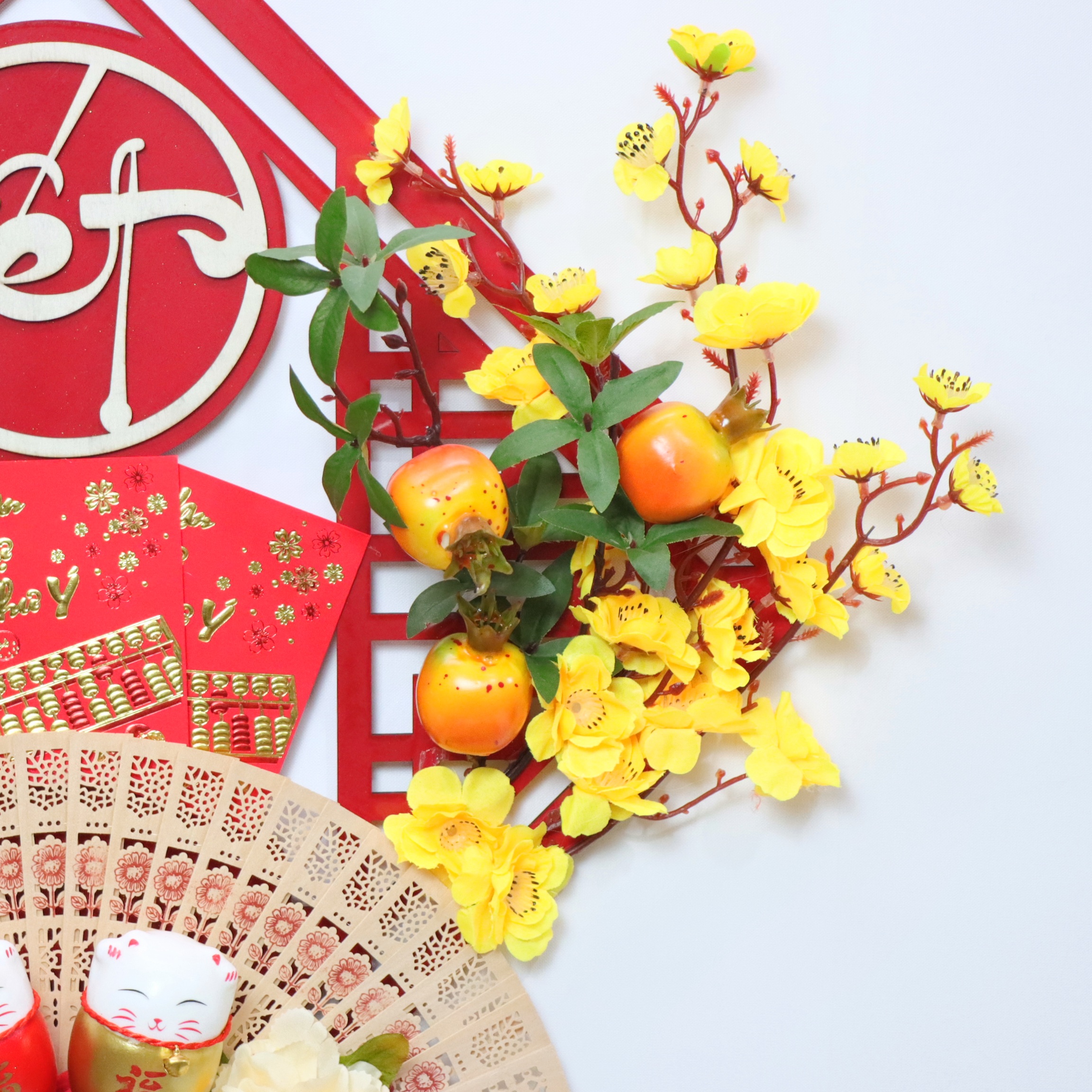 Vòng Hoa Tết H72 - Vòng Quả Đỏ Hoa Mai Đào Trang Trí Tặng Kèm Đèn