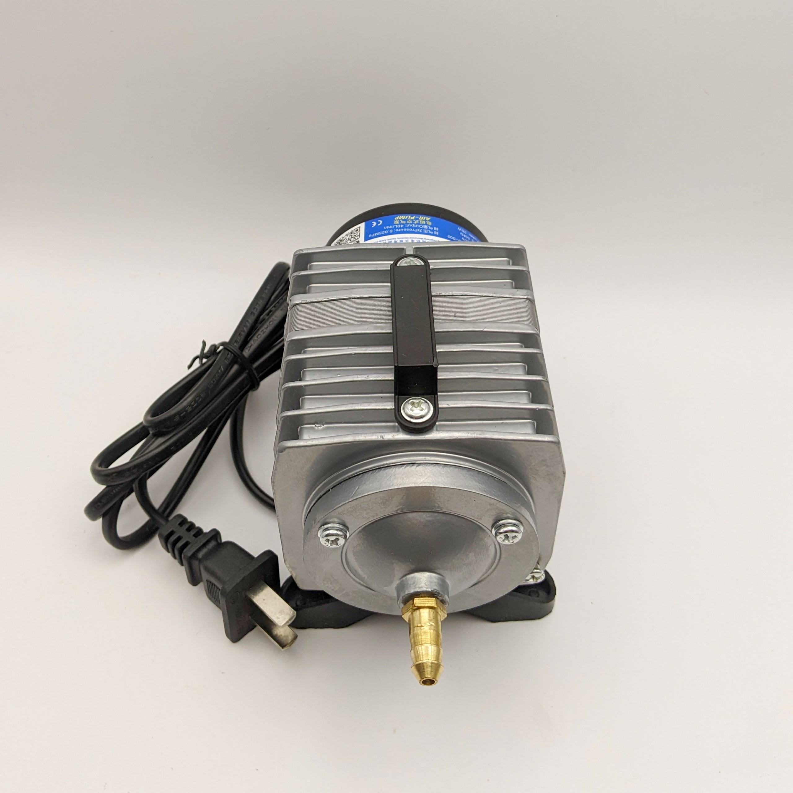 Máy thổi oxy, máy bơm khí oxy, máy sủi oxy hồ cá công suất 25W - 6 vòi - 40 lít/phút dùng cho hồ cá kích thước vừa