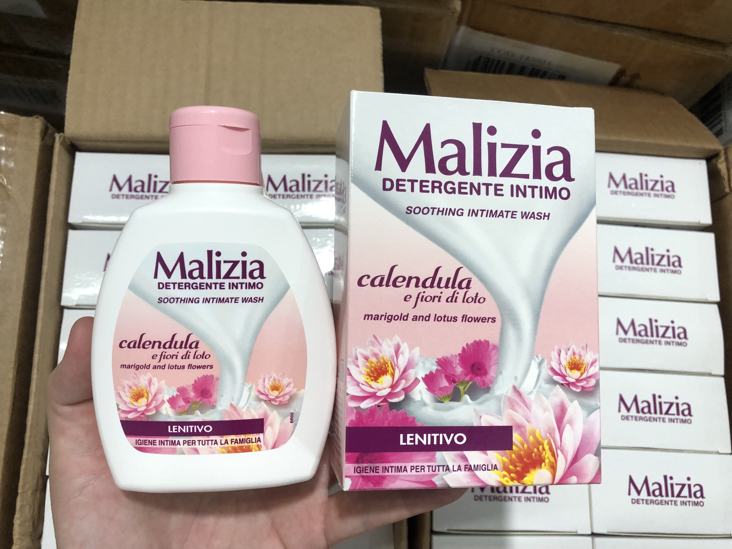 Dung dịch vệ sinh nữ Malizia kim chấn thảo và lô hội ngăn mùi 200 ml nhập khẩu italia