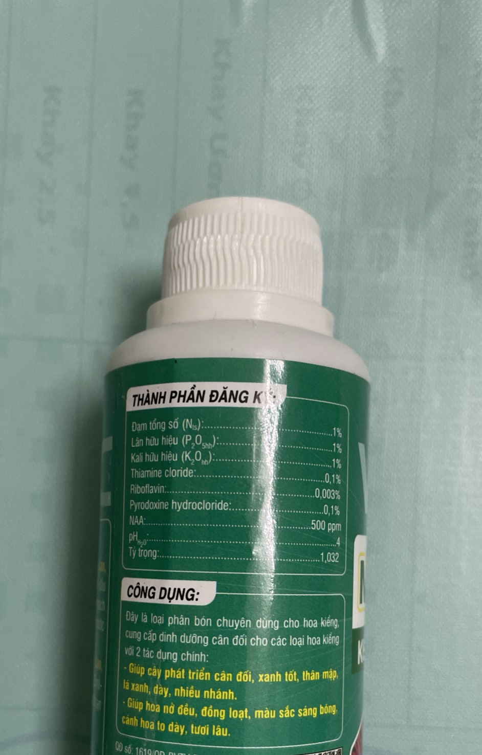 Phân bón điều hòa sinh trường VITA 100 APC mập thân kéo dài cánh hoa lọ 100ml