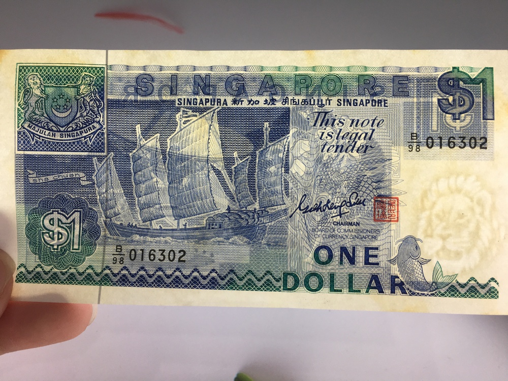 Tiền 1 Dollar của Singapore hình thuyền buồm, tặng phơi nylon bảo quản tiền