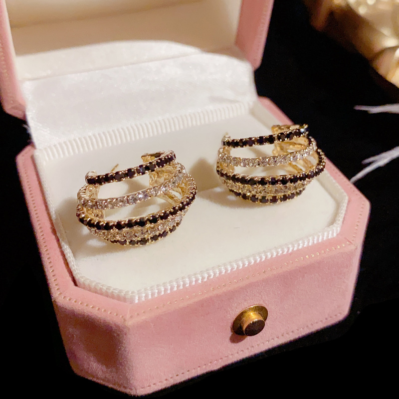 BÔNG TAI KHOEN TRÒN BA LỚP ĐÍNH ĐÁ ZIRCON KIỂU DÁNG HÀN QUỐC